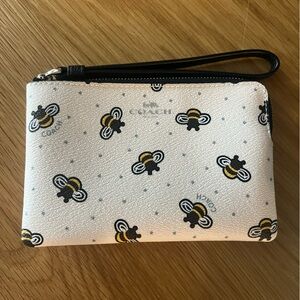 Coach Bumble Bee Print Corner Zip Wristlet Coin Wallet 4 X 6 Style 3 F26652